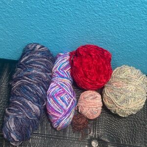 386g / 13.6 ozDiverse Yarn Weight and Interesting Colors and Textures! 🐱 🐶